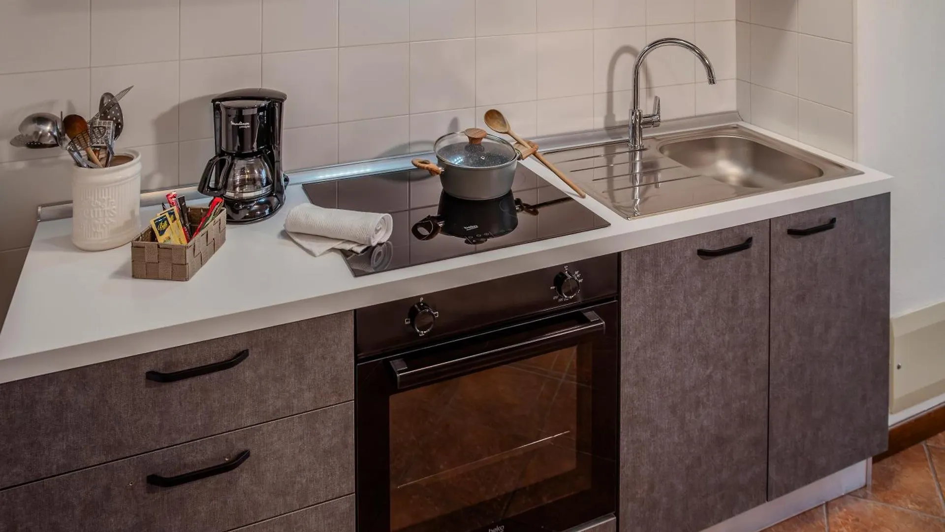 I Papaveri - City Center Flat - Leonardo Accademy - Mxp - Lakes Sesto Calende Italia